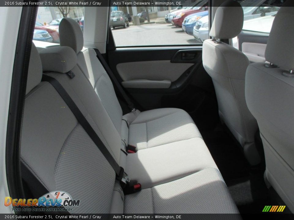 2016 Subaru Forester 2.5i Crystal White Pearl / Gray Photo #28