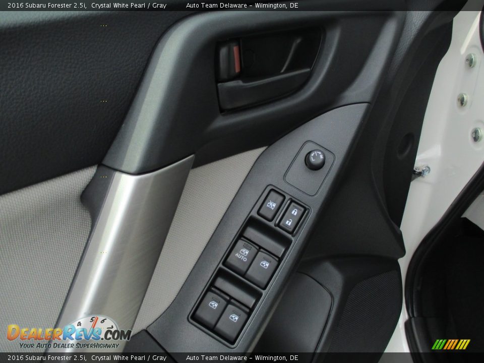2016 Subaru Forester 2.5i Crystal White Pearl / Gray Photo #31