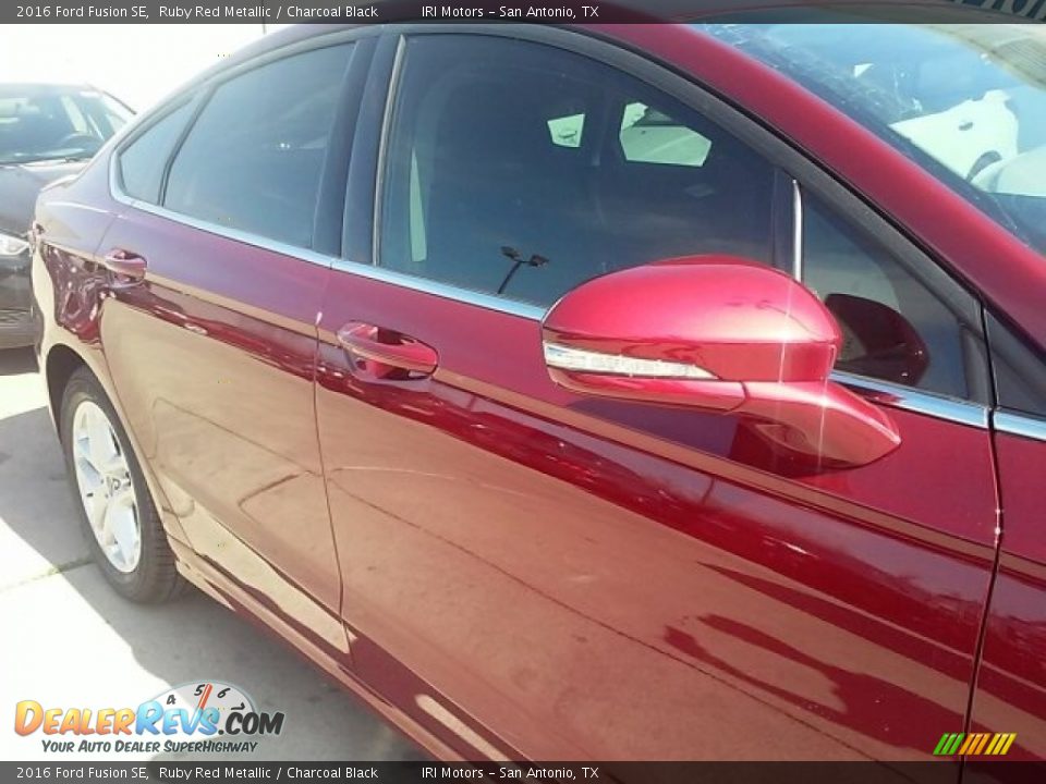 2016 Ford Fusion SE Ruby Red Metallic / Charcoal Black Photo #5