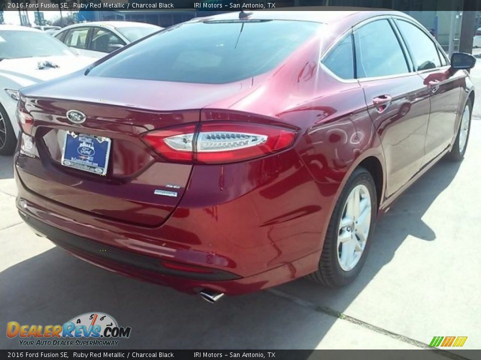 2016 Ford Fusion SE Ruby Red Metallic / Charcoal Black Photo #11