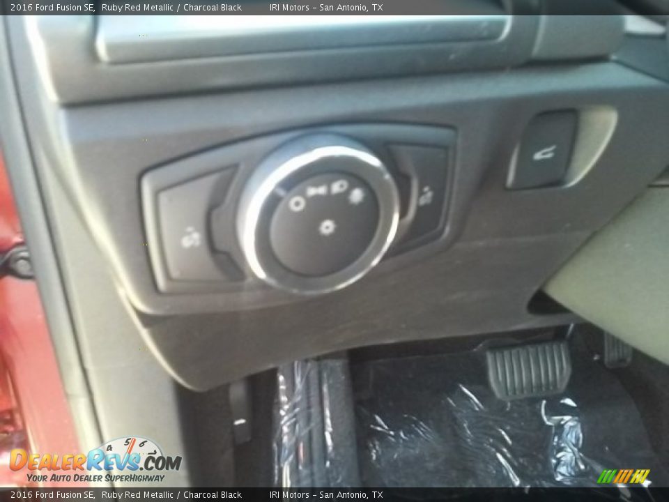 2016 Ford Fusion SE Ruby Red Metallic / Charcoal Black Photo #23