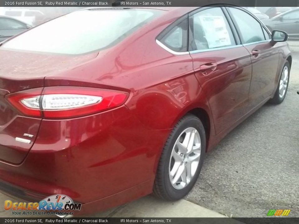2016 Ford Fusion SE Ruby Red Metallic / Charcoal Black Photo #26