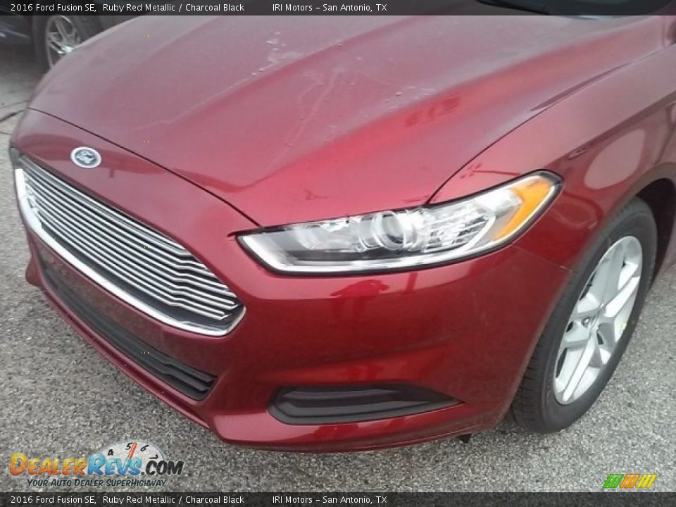 2016 Ford Fusion SE Ruby Red Metallic / Charcoal Black Photo #29