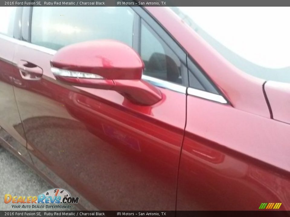 2016 Ford Fusion SE Ruby Red Metallic / Charcoal Black Photo #31