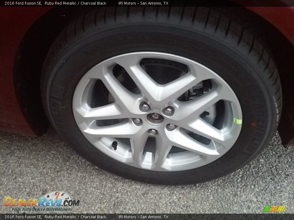 2016 Ford Fusion SE Ruby Red Metallic / Charcoal Black Photo #32