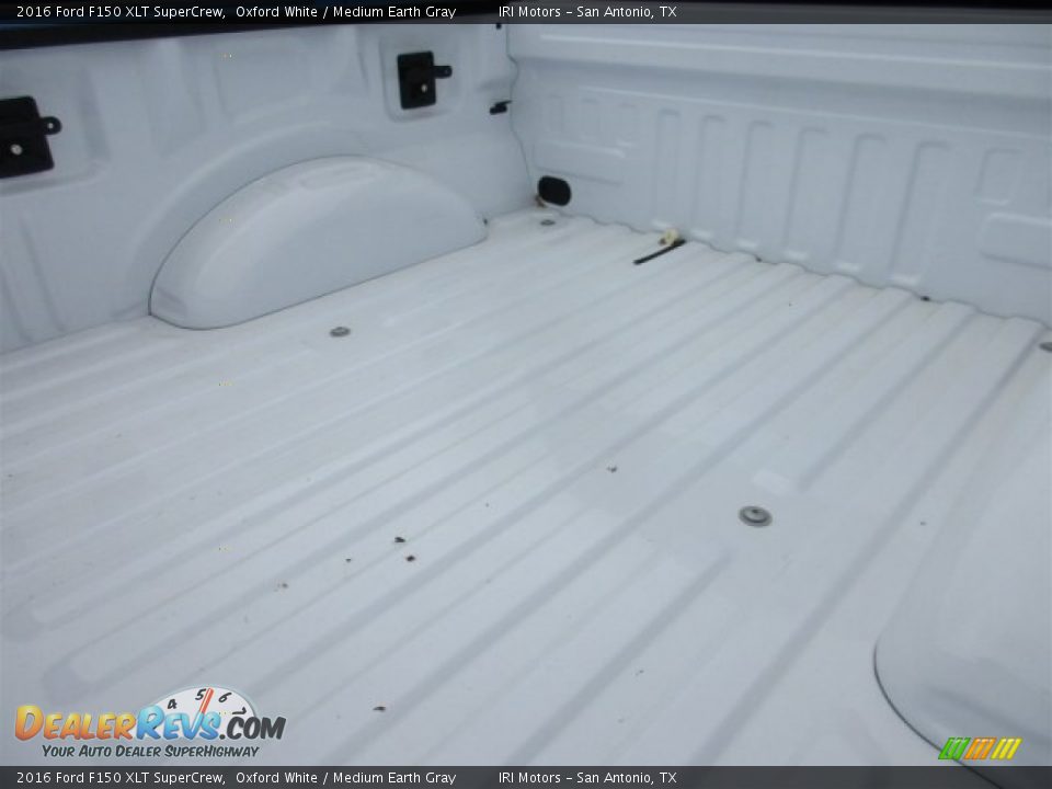2016 Ford F150 XLT SuperCrew Oxford White / Medium Earth Gray Photo #8
