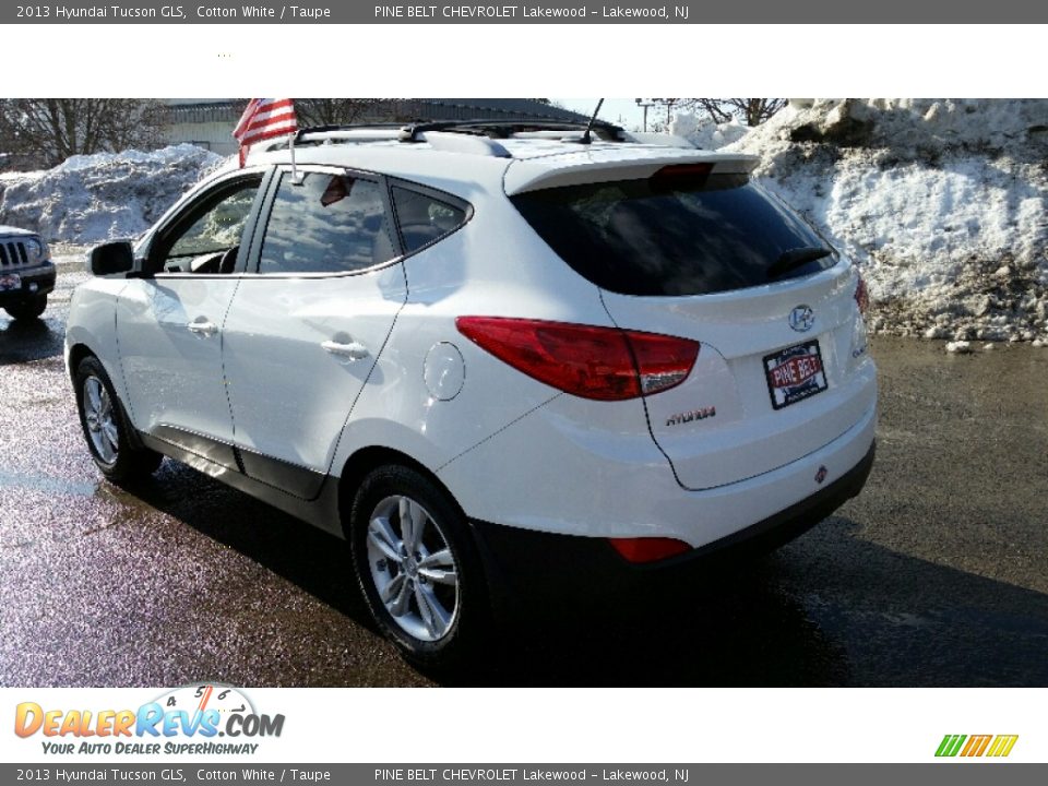 2013 Hyundai Tucson GLS Cotton White / Taupe Photo #11