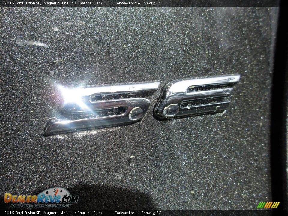 2016 Ford Fusion SE Magnetic Metallic / Charcoal Black Photo #5