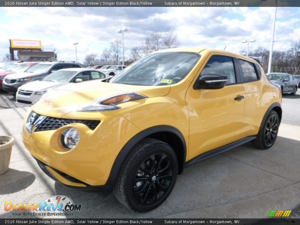 Front 3/4 View of 2016 Nissan Juke Stinger Edition AWD Photo #11