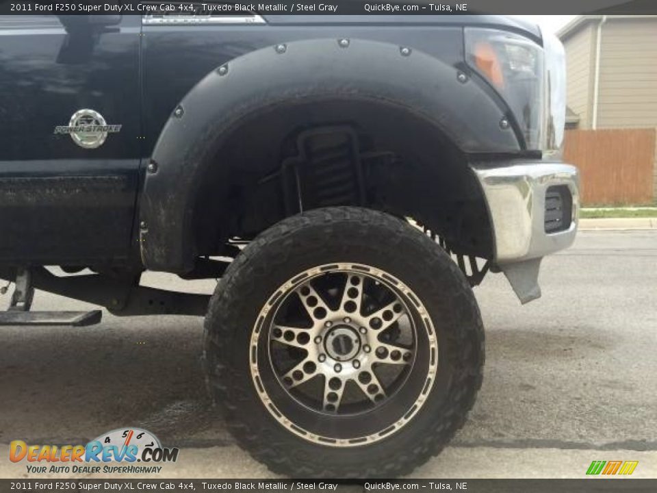 2011 Ford F250 Super Duty XL Crew Cab 4x4 Tuxedo Black Metallic / Steel Gray Photo #4