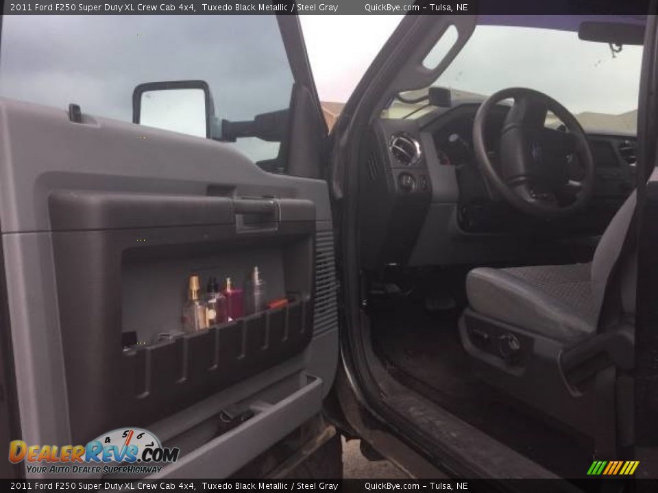 2011 Ford F250 Super Duty XL Crew Cab 4x4 Tuxedo Black Metallic / Steel Gray Photo #6
