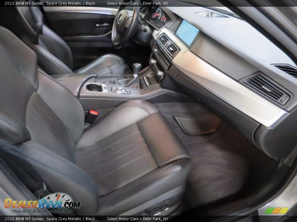 2013 BMW M5 Sedan Space Grey Metallic / Black Photo #8
