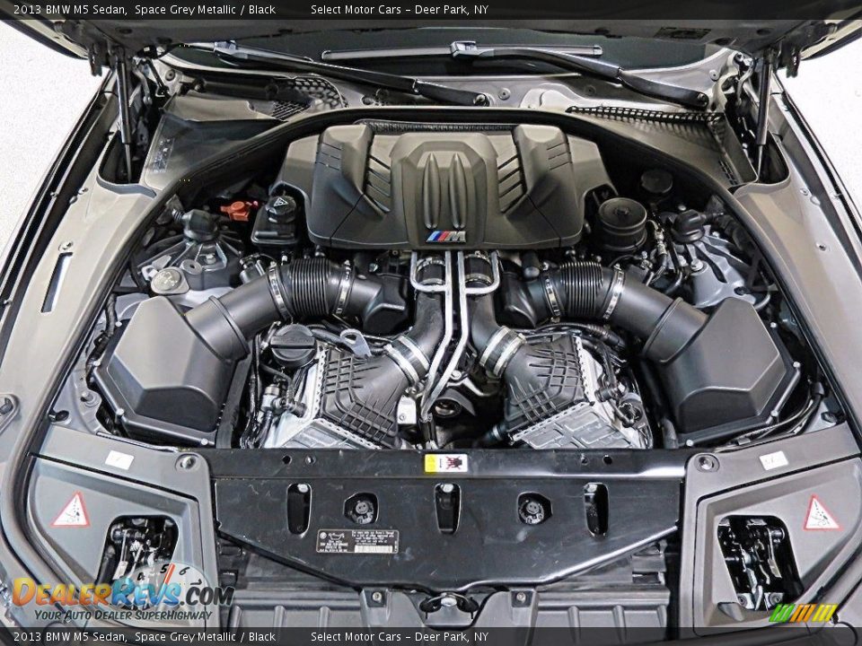 2013 BMW M5 Sedan Space Grey Metallic / Black Photo #17
