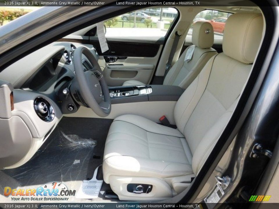 Front Seat of 2016 Jaguar XJ 3.0 Photo #3