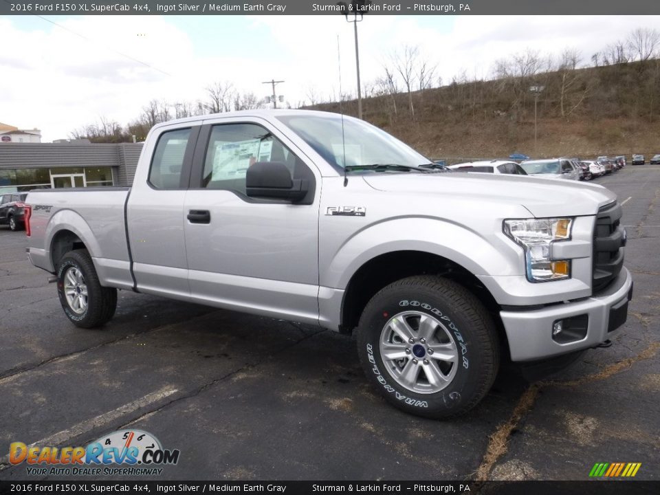 Front 3/4 View of 2016 Ford F150 XL SuperCab 4x4 Photo #1