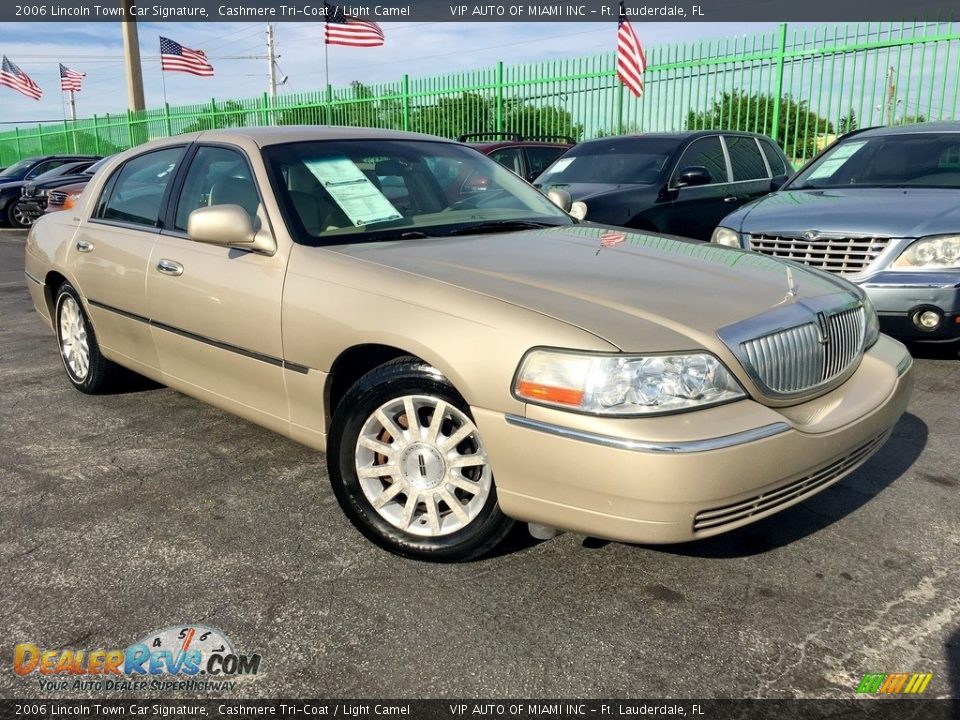 2006 Lincoln Town Car Signature Cashmere Tri-Coat / Light Camel Photo #1