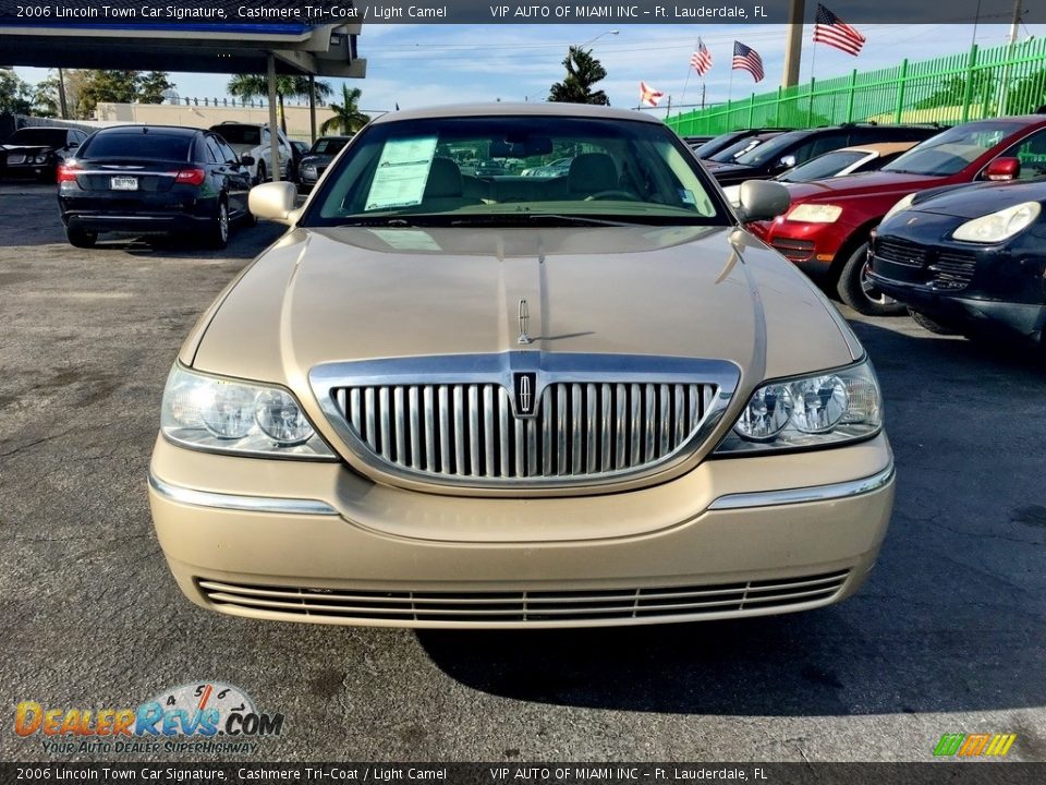 2006 Lincoln Town Car Signature Cashmere Tri-Coat / Light Camel Photo #3
