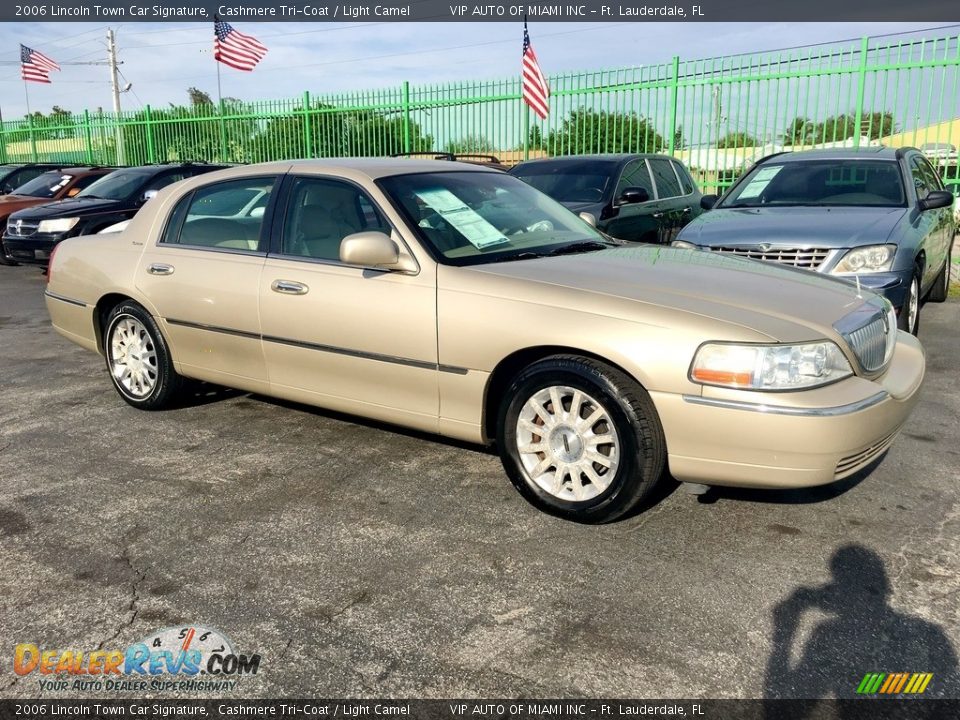 2006 Lincoln Town Car Signature Cashmere Tri-Coat / Light Camel Photo #5