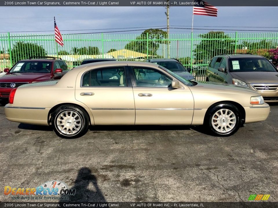 2006 Lincoln Town Car Signature Cashmere Tri-Coat / Light Camel Photo #6