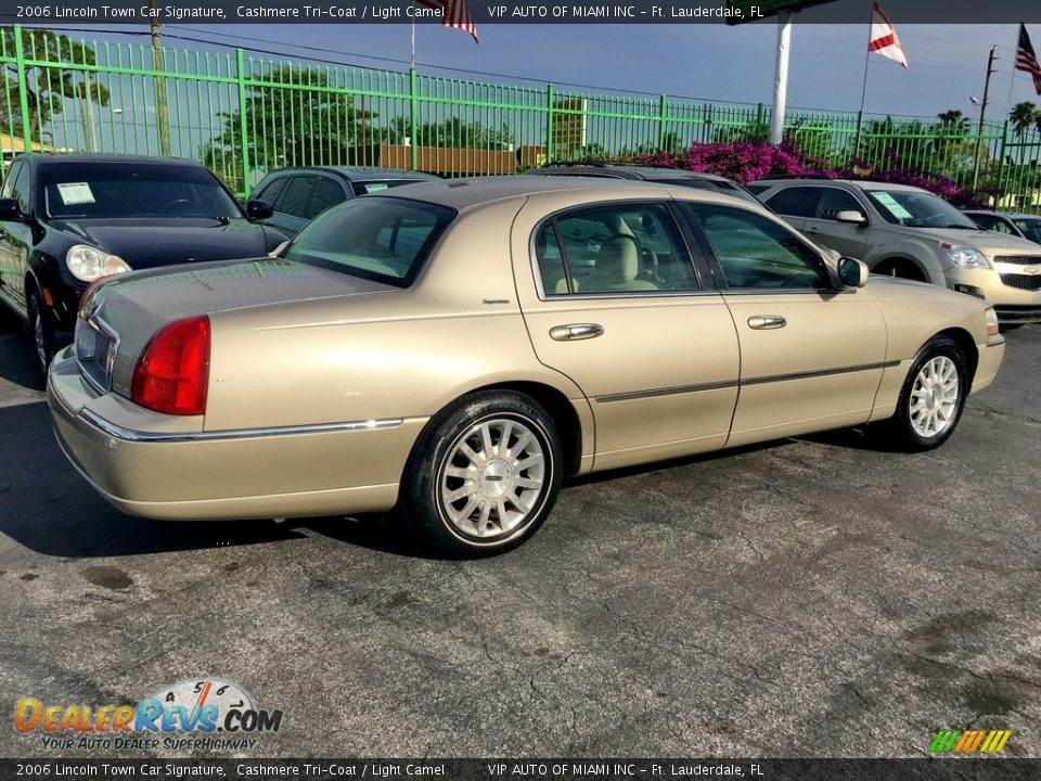 2006 Lincoln Town Car Signature Cashmere Tri-Coat / Light Camel Photo #7