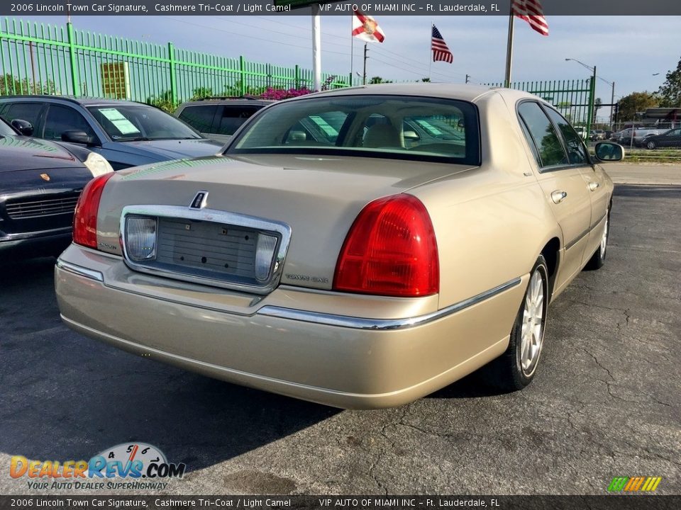 2006 Lincoln Town Car Signature Cashmere Tri-Coat / Light Camel Photo #9