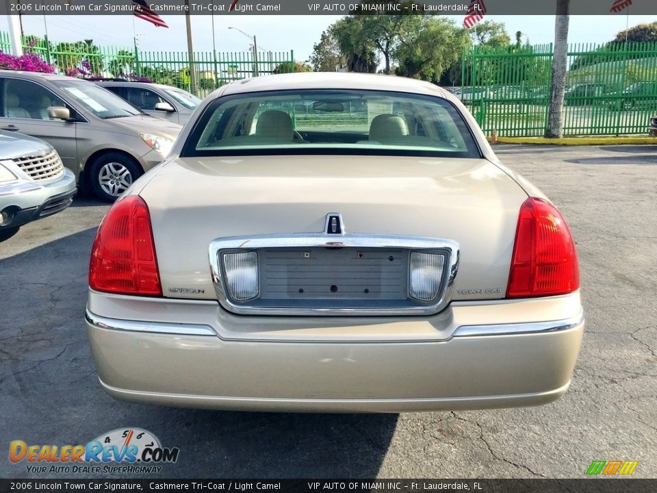 2006 Lincoln Town Car Signature Cashmere Tri-Coat / Light Camel Photo #10