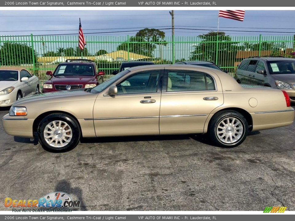 2006 Lincoln Town Car Signature Cashmere Tri-Coat / Light Camel Photo #20