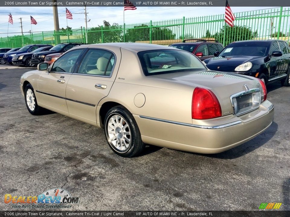 2006 Lincoln Town Car Signature Cashmere Tri-Coat / Light Camel Photo #22