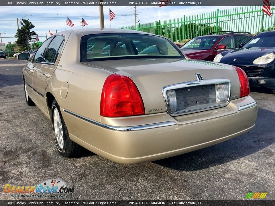 2006 Lincoln Town Car Signature Cashmere Tri-Coat / Light Camel Photo #23