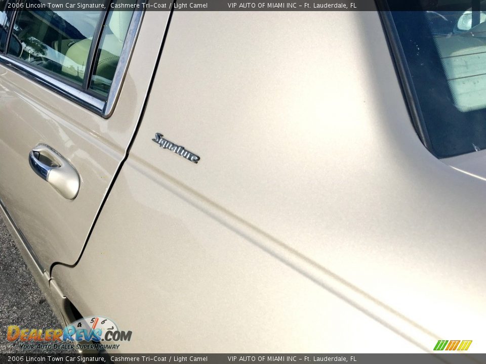 2006 Lincoln Town Car Signature Cashmere Tri-Coat / Light Camel Photo #25