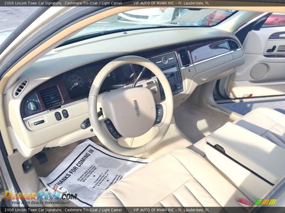 2006 Lincoln Town Car Signature Cashmere Tri-Coat / Light Camel Photo #29