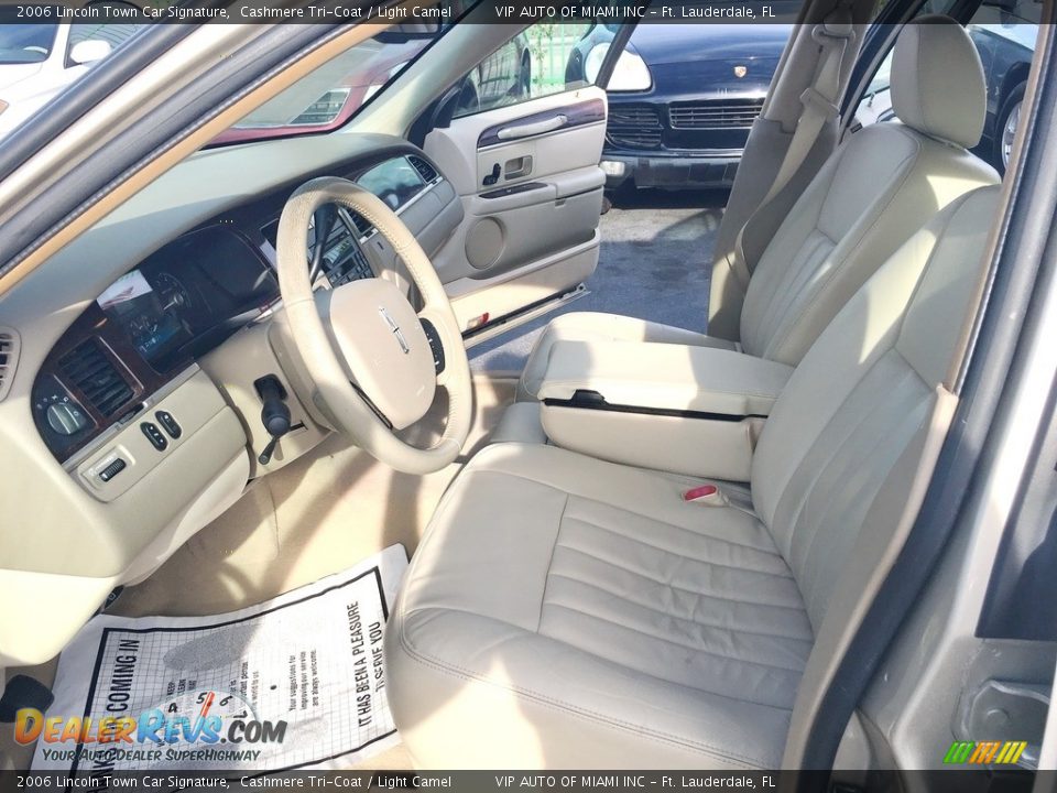 2006 Lincoln Town Car Signature Cashmere Tri-Coat / Light Camel Photo #30