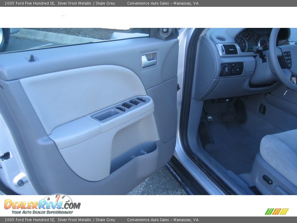2005 Ford Five Hundred SE Silver Frost Metallic / Shale Grey Photo #13
