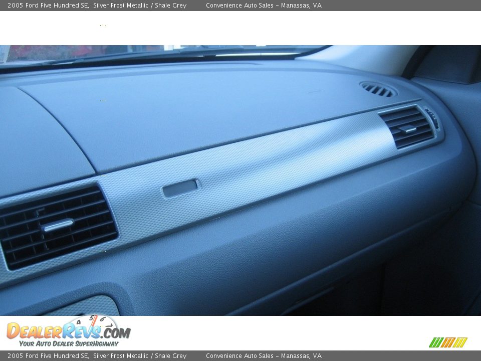 2005 Ford Five Hundred SE Silver Frost Metallic / Shale Grey Photo #31