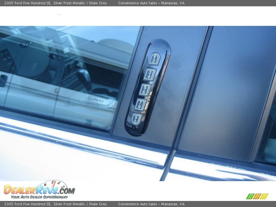 2005 Ford Five Hundred SE Silver Frost Metallic / Shale Grey Photo #33