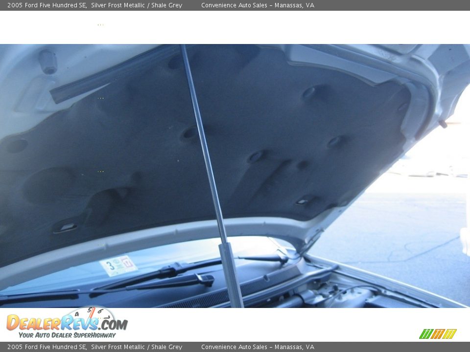 2005 Ford Five Hundred SE Silver Frost Metallic / Shale Grey Photo #34