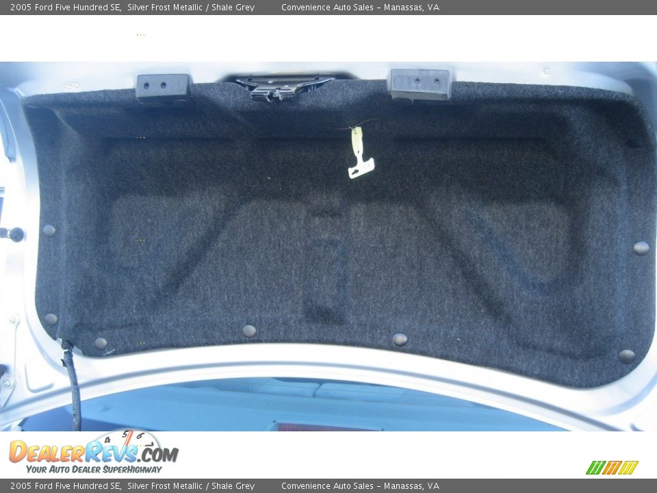 2005 Ford Five Hundred SE Silver Frost Metallic / Shale Grey Photo #35