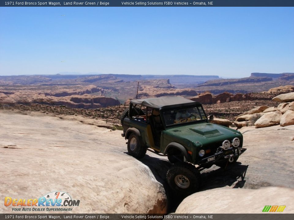 1971 Ford Bronco Sport Wagon Land Rover Green / Beige Photo #5