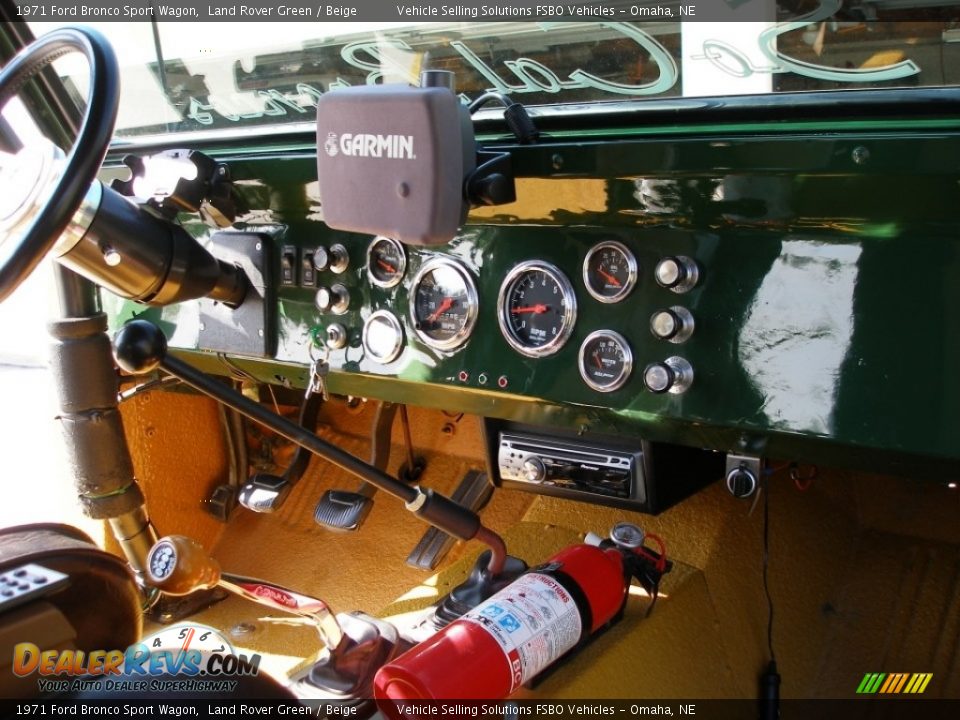 Dashboard of 1971 Ford Bronco Sport Wagon Photo #8