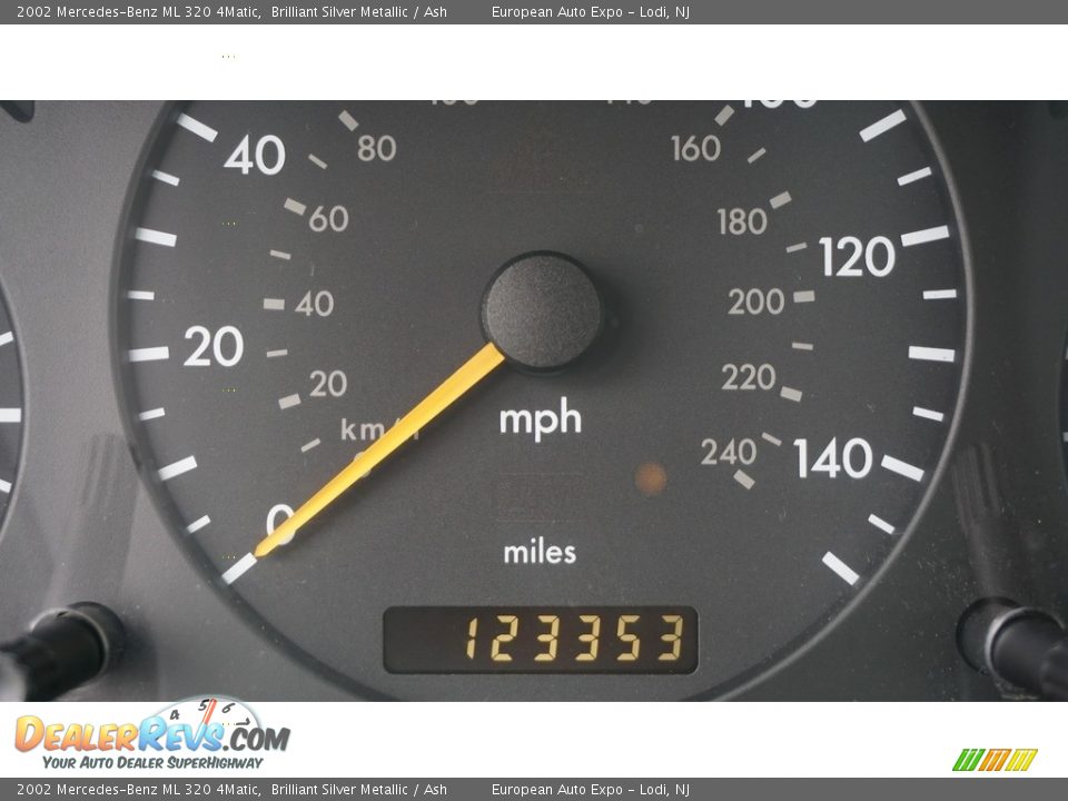 2002 Mercedes-Benz ML 320 4Matic Brilliant Silver Metallic / Ash Photo #17