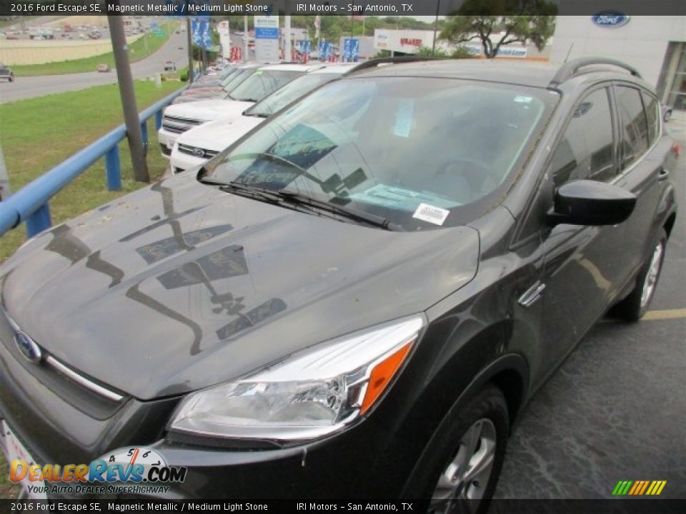 2016 Ford Escape SE Magnetic Metallic / Medium Light Stone Photo #2