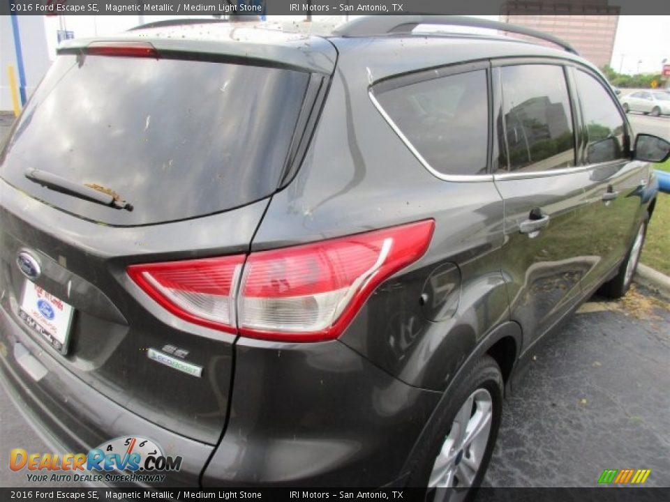 2016 Ford Escape SE Magnetic Metallic / Medium Light Stone Photo #7