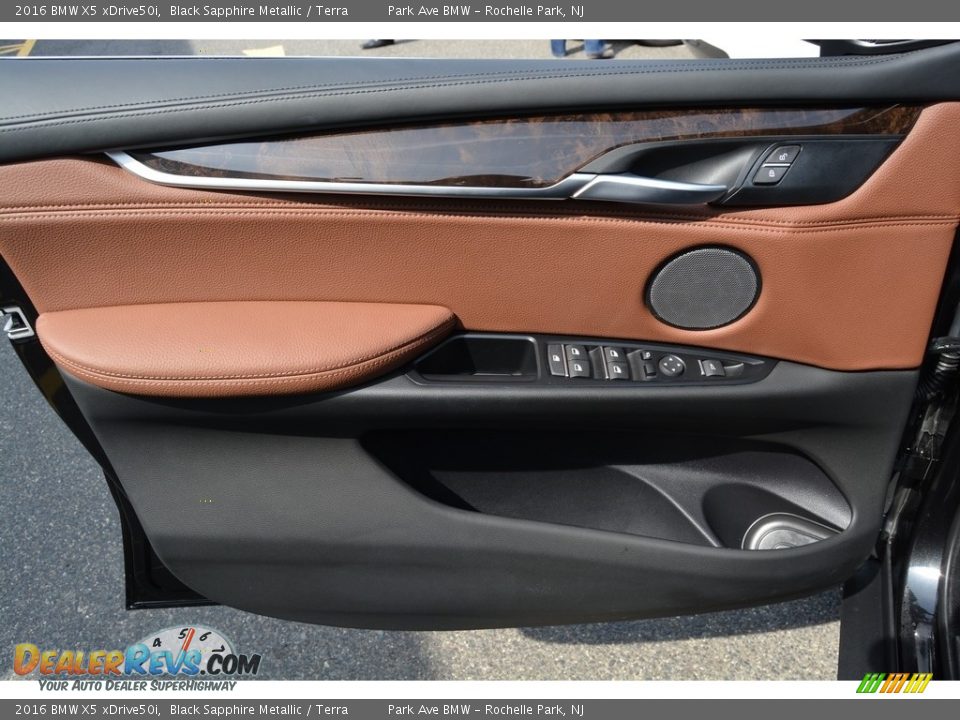Door Panel of 2016 BMW X5 xDrive50i Photo #8