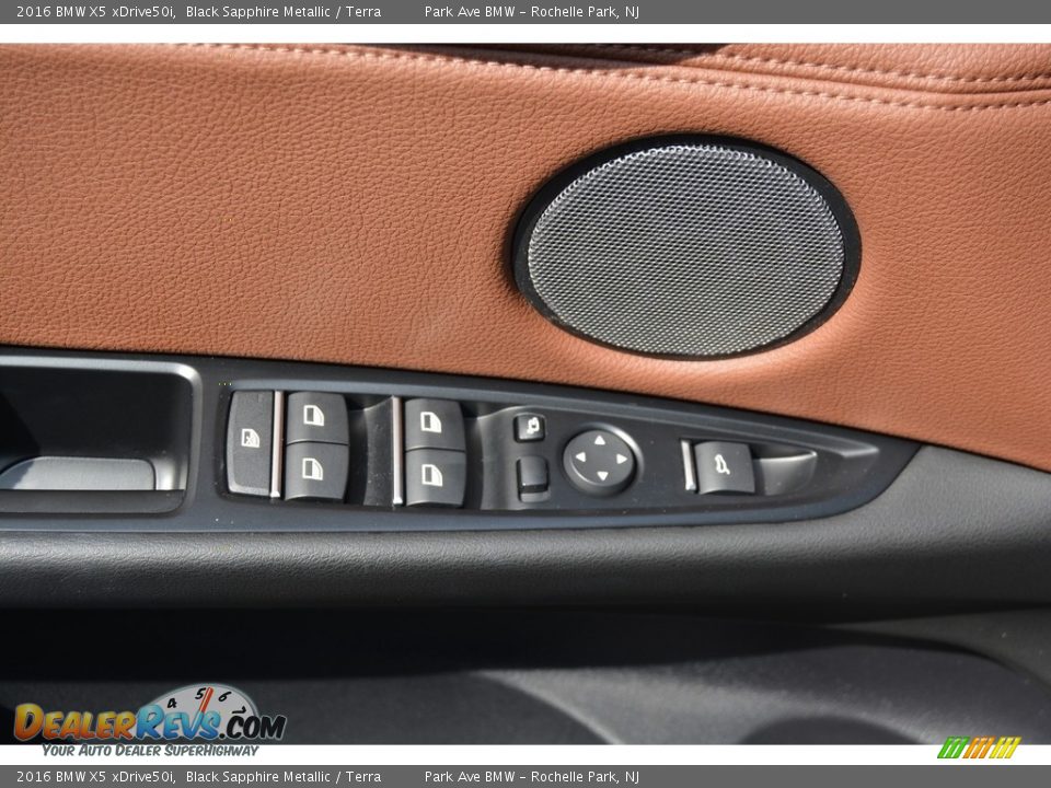 Controls of 2016 BMW X5 xDrive50i Photo #9