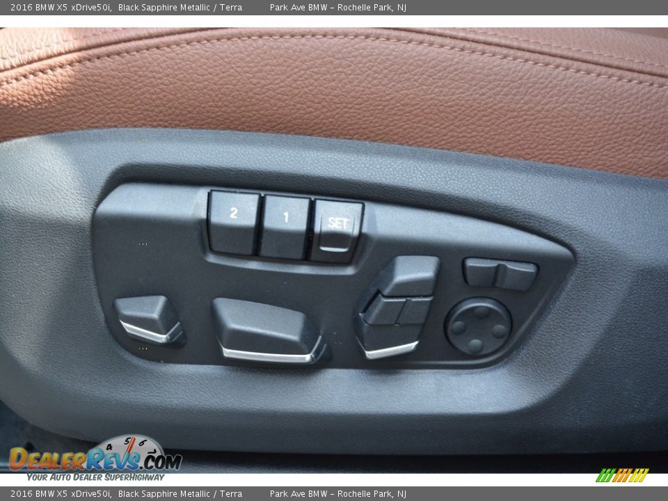 Controls of 2016 BMW X5 xDrive50i Photo #13