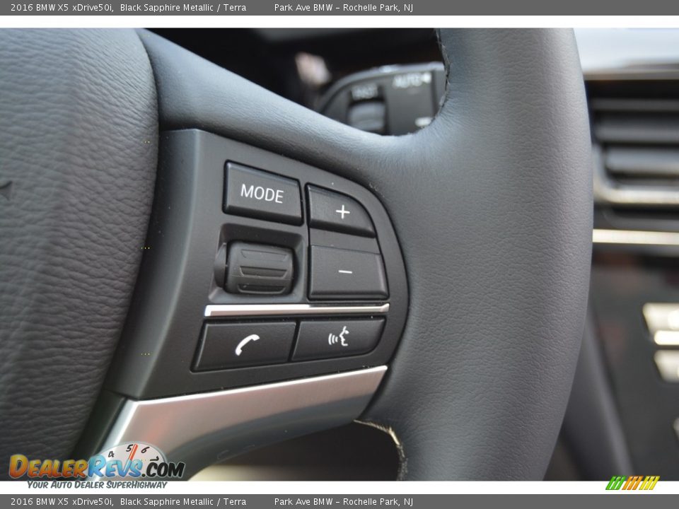 Controls of 2016 BMW X5 xDrive50i Photo #21