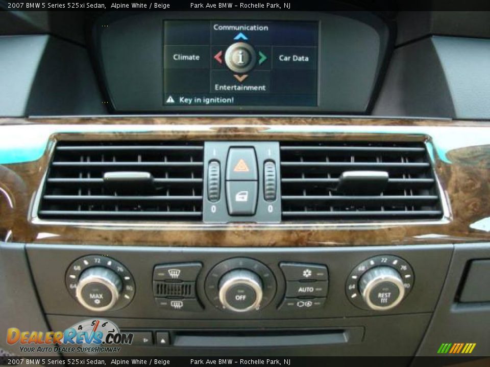 2007 BMW 5 Series 525xi Sedan Alpine White / Beige Photo #15