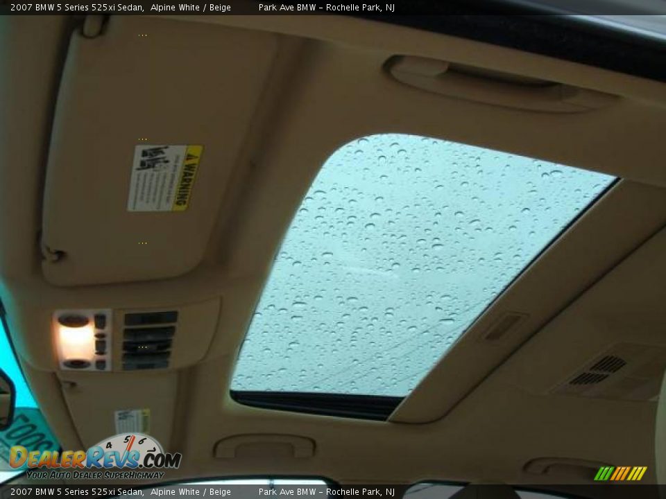 2007 BMW 5 Series 525xi Sedan Alpine White / Beige Photo #17
