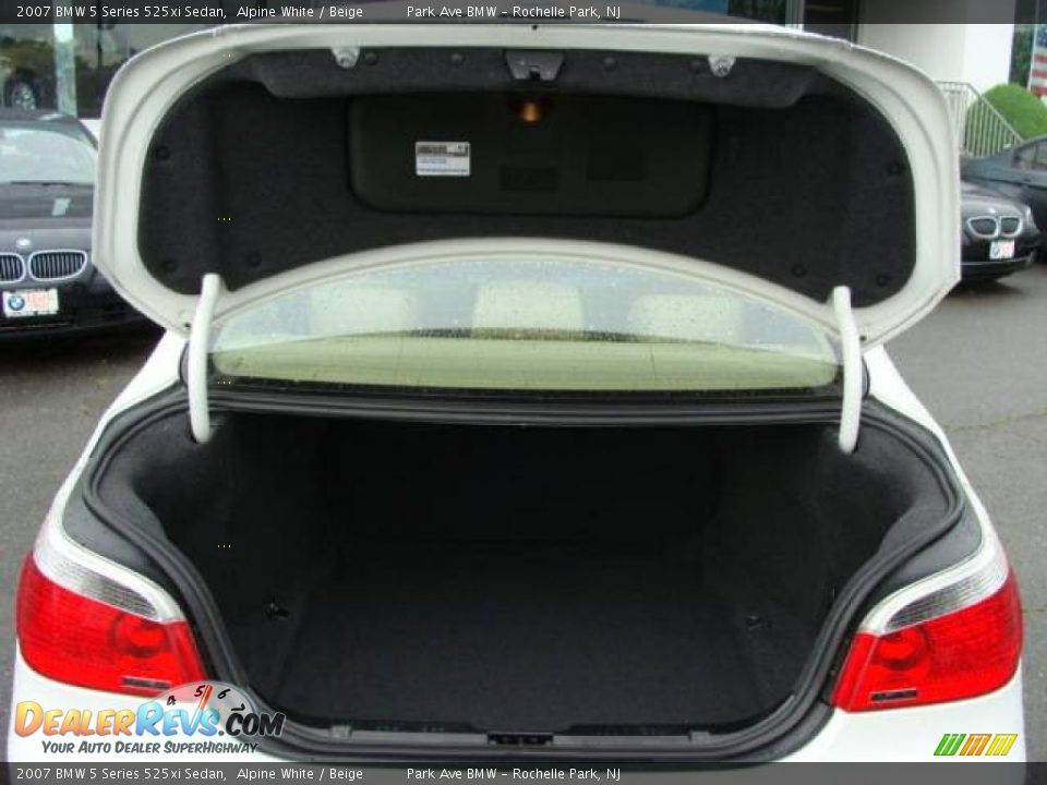 2007 BMW 5 Series 525xi Sedan Alpine White / Beige Photo #18