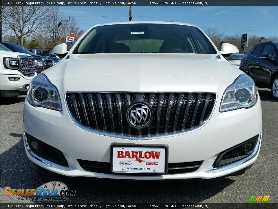 2016 Buick Regal Premium II Group White Frost Tricoat / Light Neutral/Cocoa Photo #2